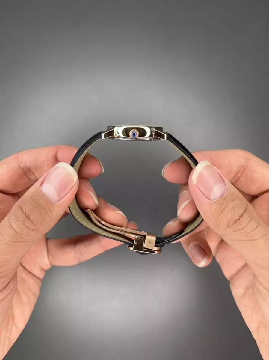 ساعت مچی کارتیه صفحه سفید بند چرمی مشکی Cartier