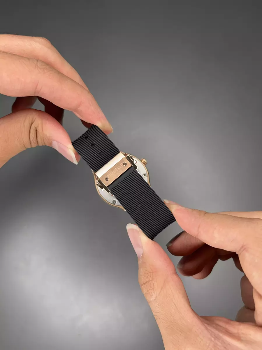 ساعت مچی اوبلو بند مشکی قاب رزگلد فول نگین Hublot Classic Fusion