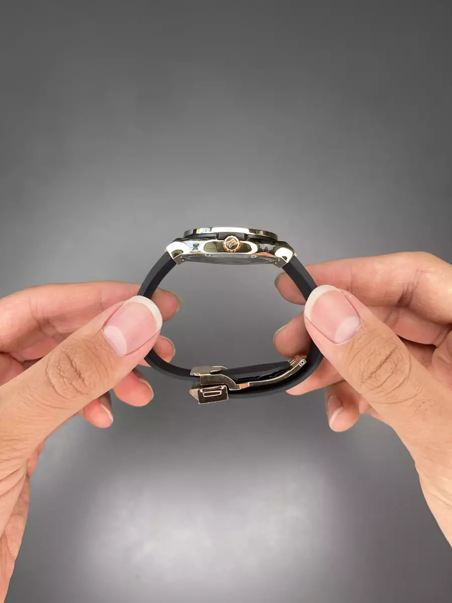 ساعت مچی اوبلو بند مشکی قاب رزگلد فول نگین Hublot Classic Fusion