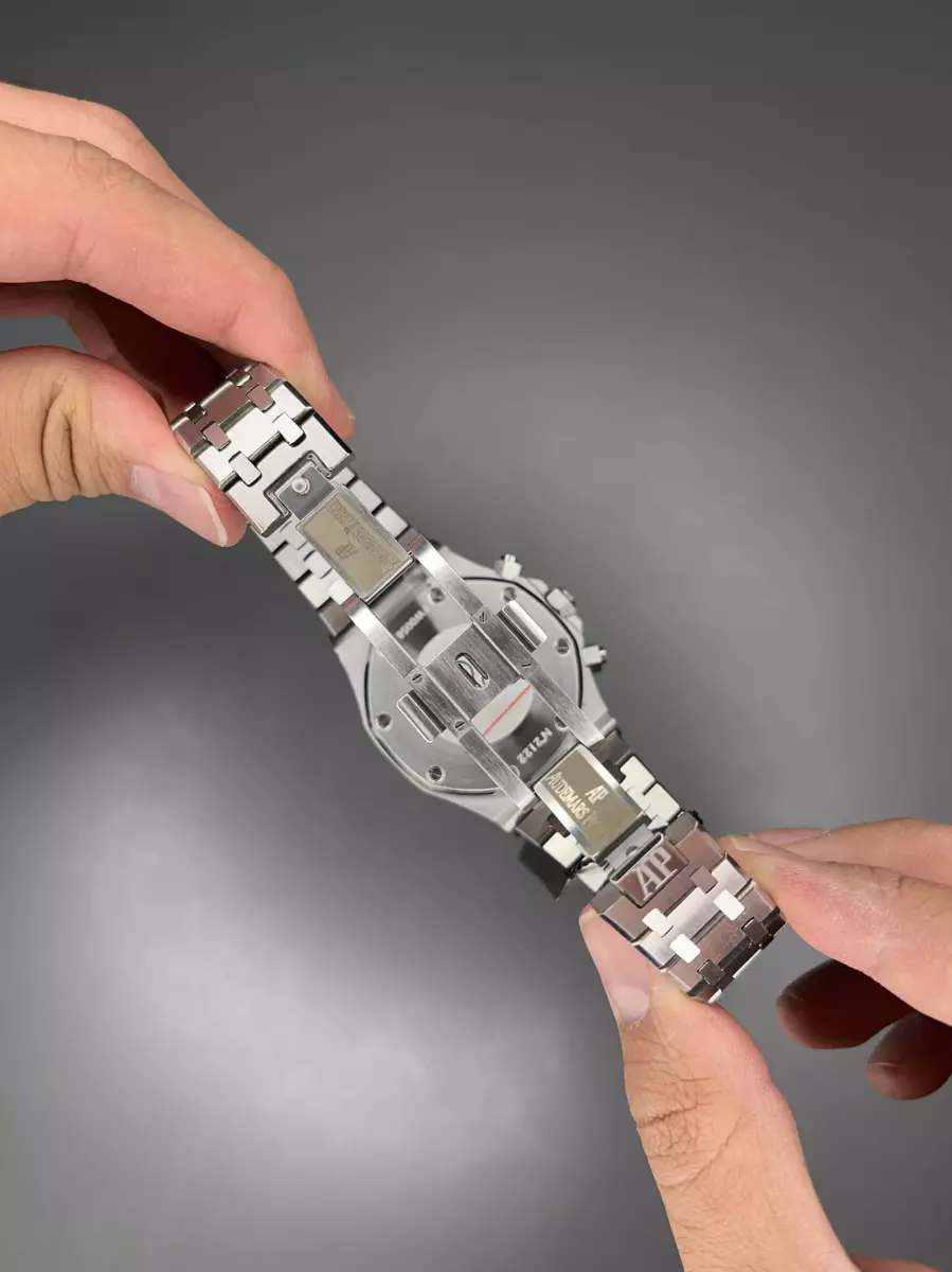 ساعت مچی اودمار پیگه کورنوگراف بند سیلور صفحه سرمه ای Audemars Piguet