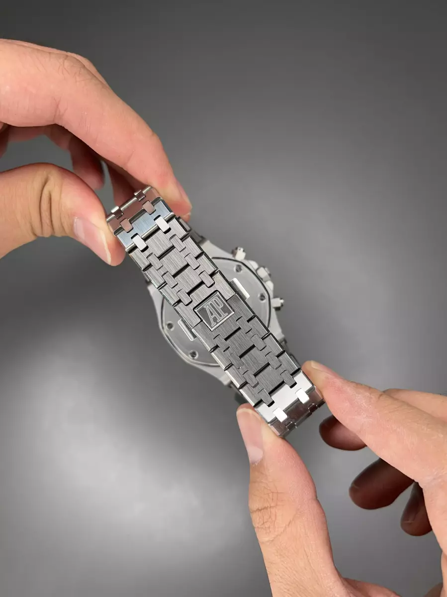 ساعت مچی اودمار پیگه کورنوگراف بند سیلور صفحه سرمه ای Audemars Piguet