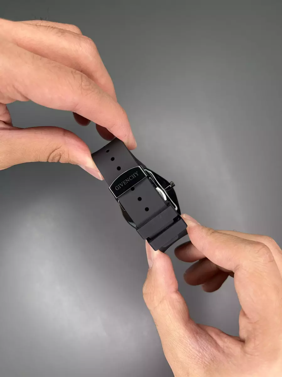 ساعت مچی جیوانچی بند رابر مشکی Givenchy