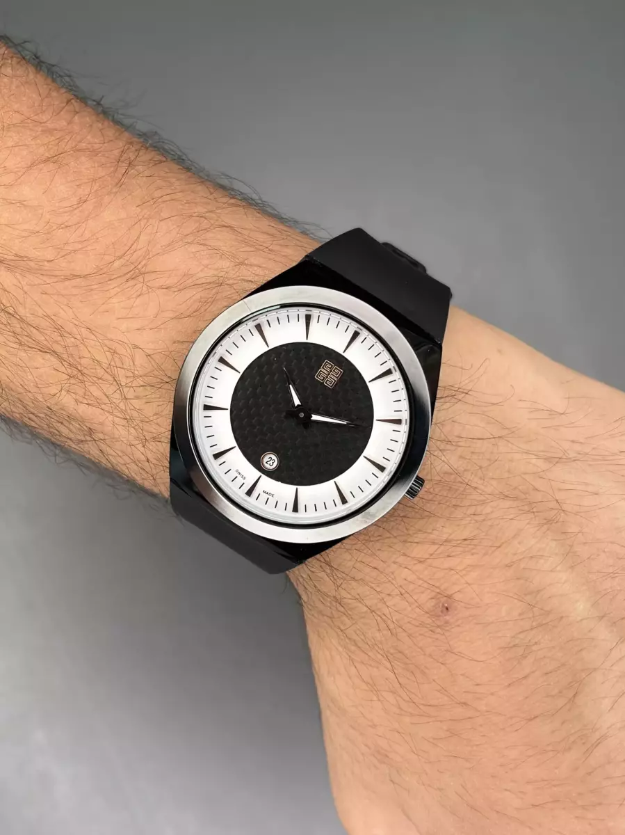 ساعت مچی جیوانچی بند رابر مشکی Givenchy