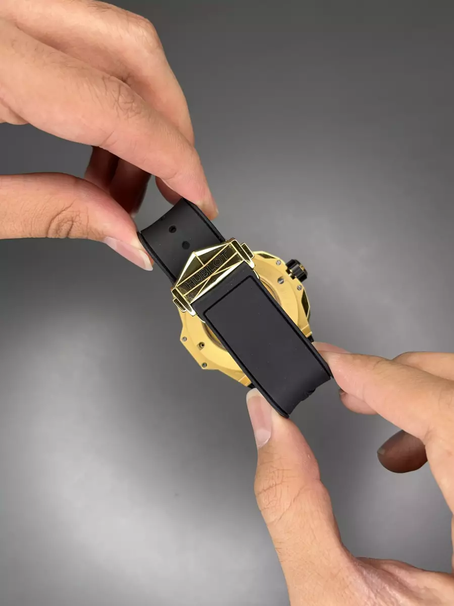 ساعت مچی اوبلو صفحه کهکشانی بند مشکی قاب طلایی Hublot Big Bang Unico Sang Bleu ii King Gold