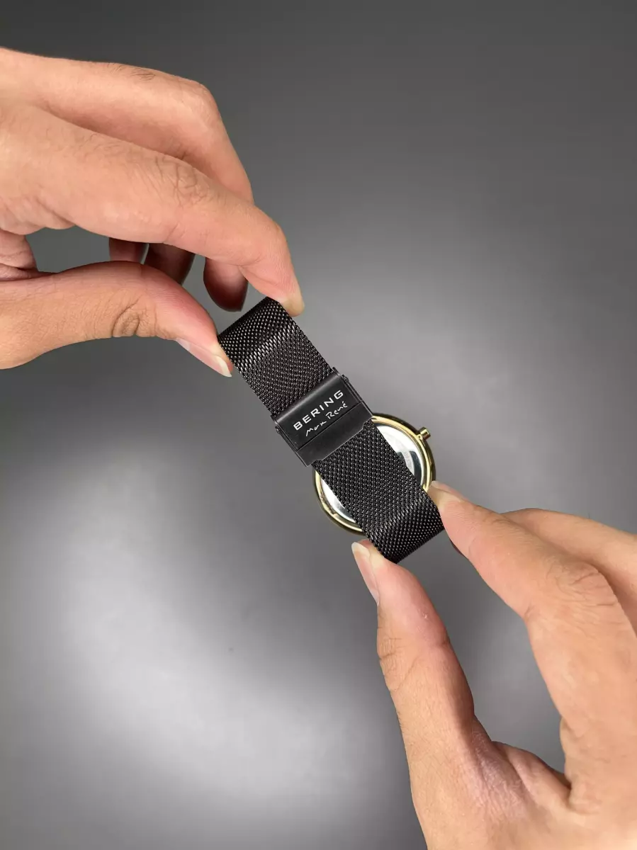 ساعت مچی برینگ بند حصیری مشکی صفحه مشکی Bering