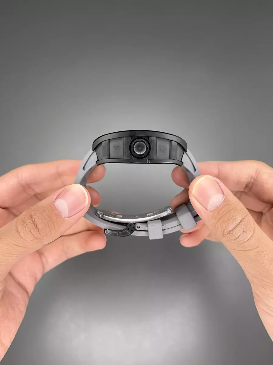 ساعت مچی ریچارد میل صفحه اسکلتون قاب کربن بند رابر طوسی Richard Mille