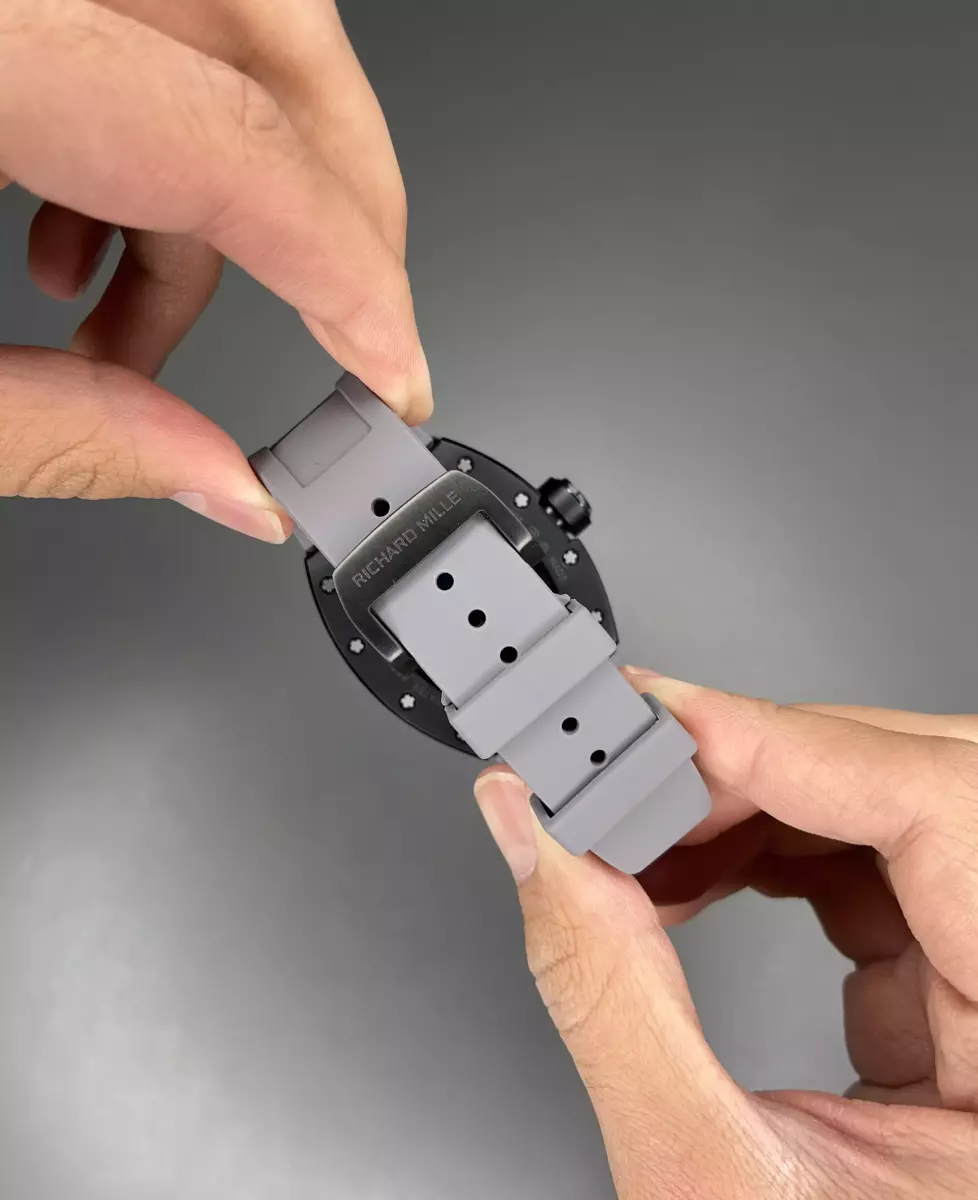 ساعت مچی ریچارد میل صفحه اسکلتون قاب کربن بند رابر طوسی Richard Mille