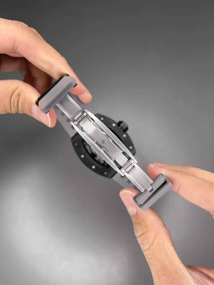 ساعت مچی ریچارد میل صفحه اسکلتون قاب کربن بند رابر طوسی Richard Mille