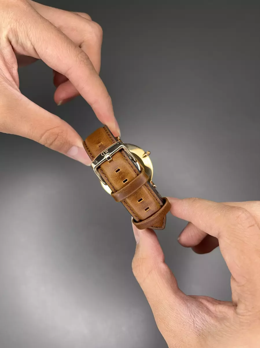 ساعت مچی دنیل ویلینگتون بند چرمی قهوه ای صفحه مشکی Daniel Wellington