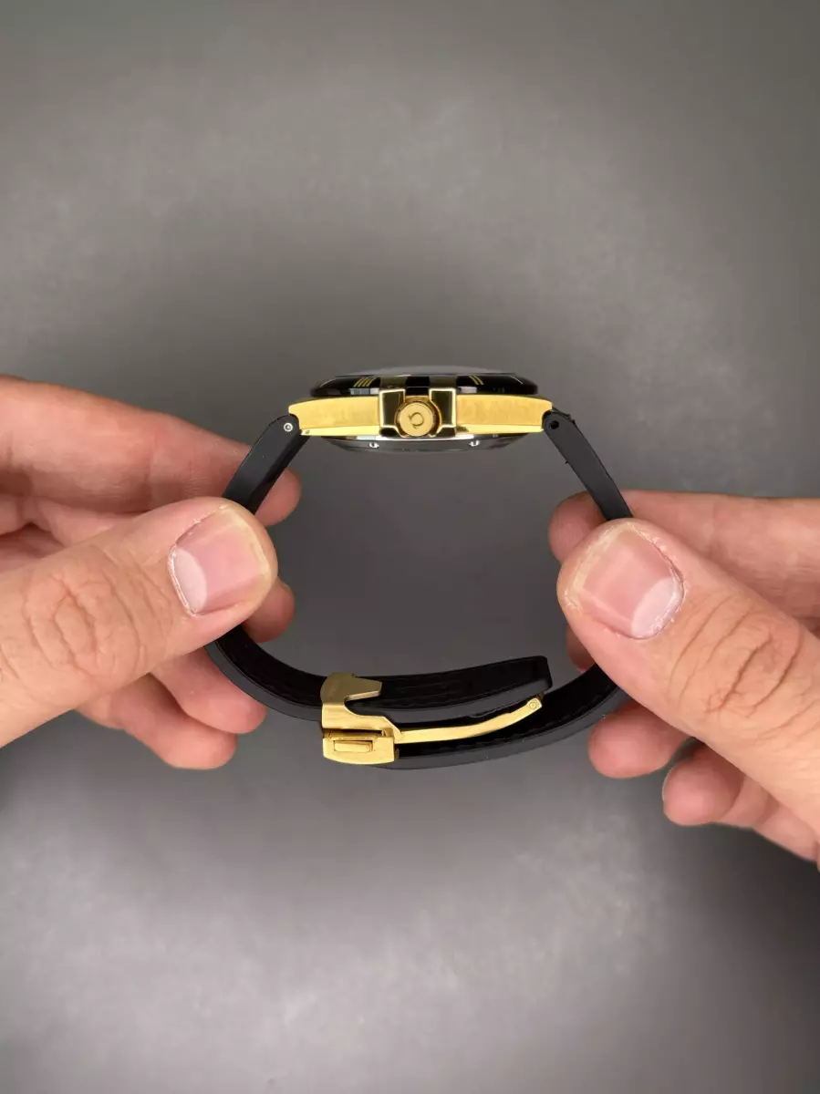 ساعت مچی امگا کانستلیشن بند مشکی قاب طلایی Omega Constellation