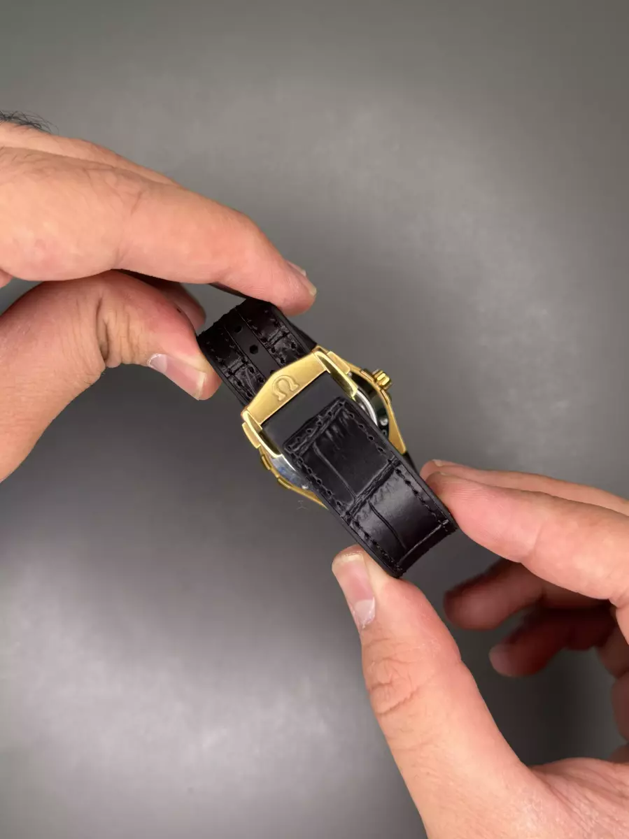 ساعت مچی امگا کانستلیشن بند مشکی قاب طلایی Omega Constellation