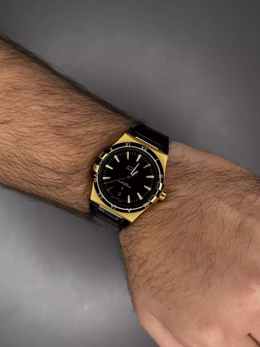 ساعت مچی امگا کانستلیشن بند مشکی قاب طلایی Omega Constellation