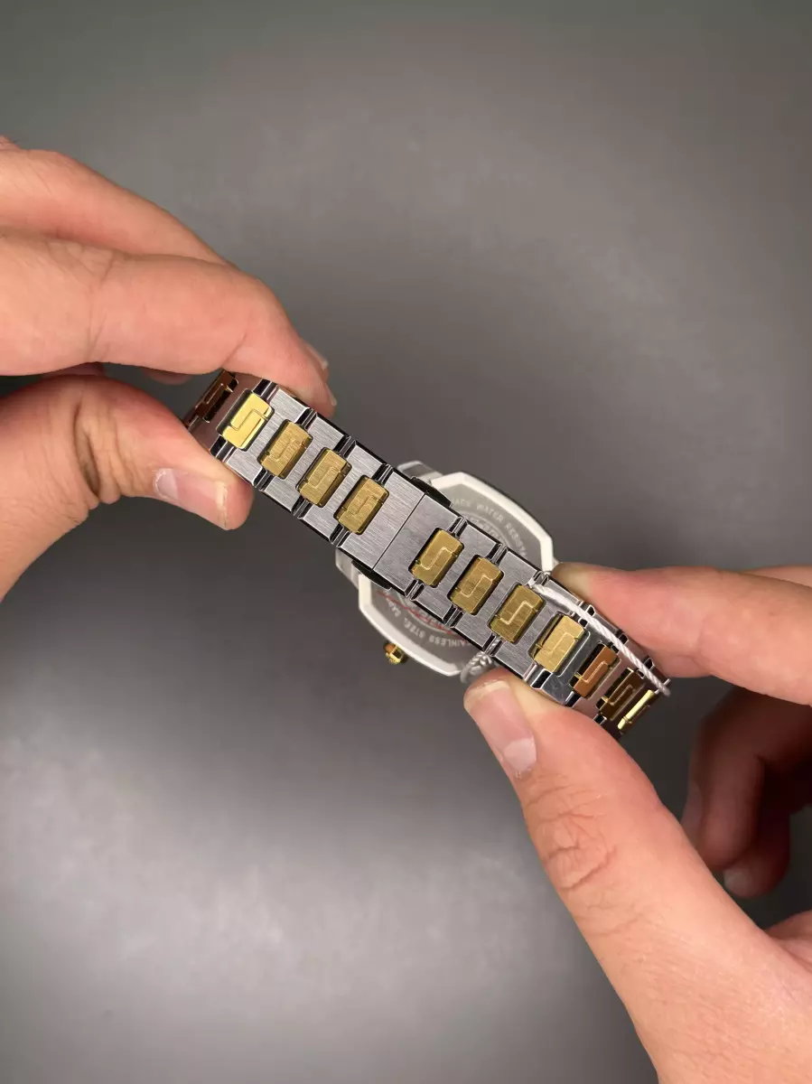 ساعت مچی ورساچه سیلور طلایی صفحه سفید Versace Dylos