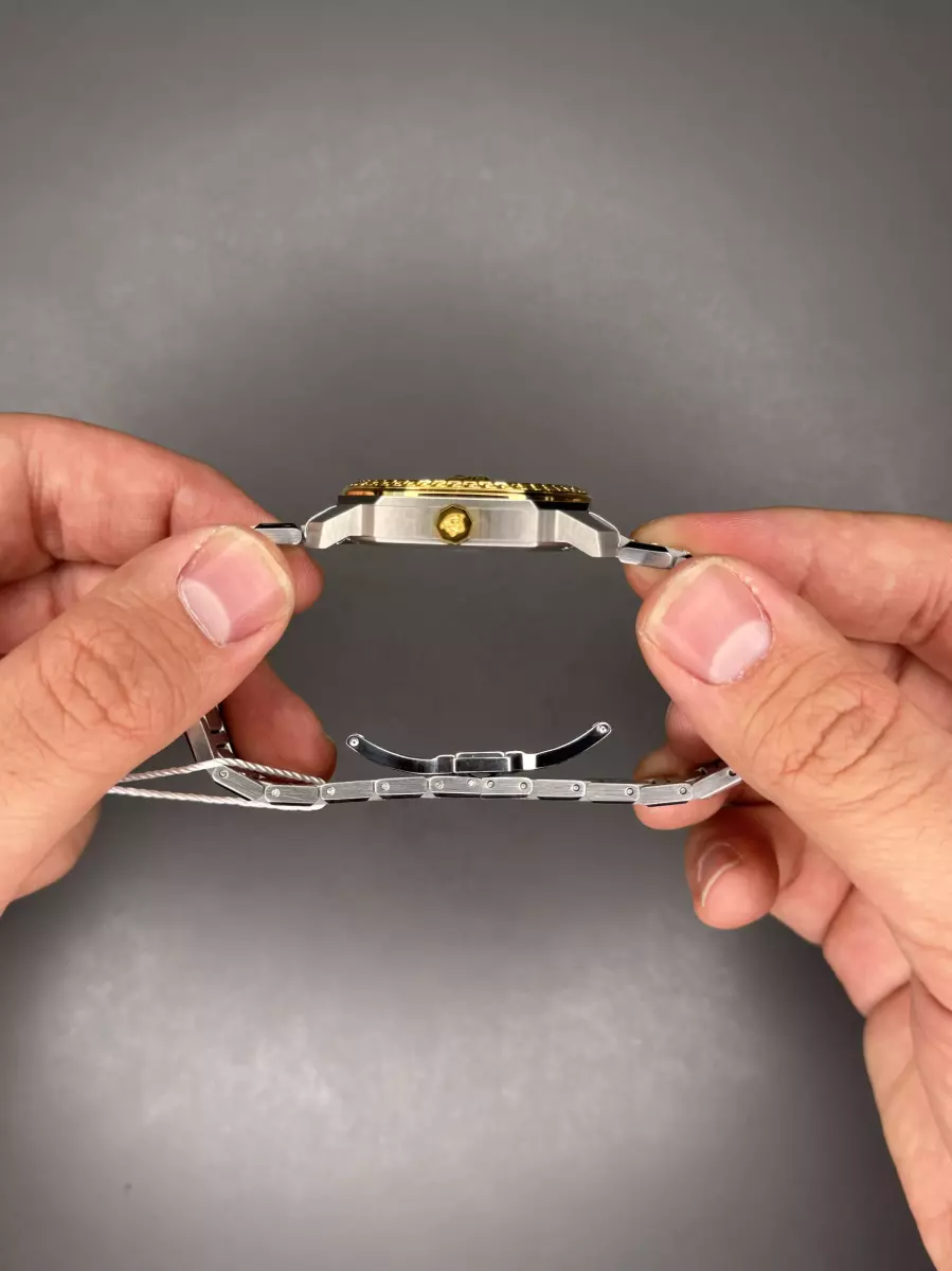 ساعت مچی ورساچه سیلور طلایی صفحه سفید Versace Dylos