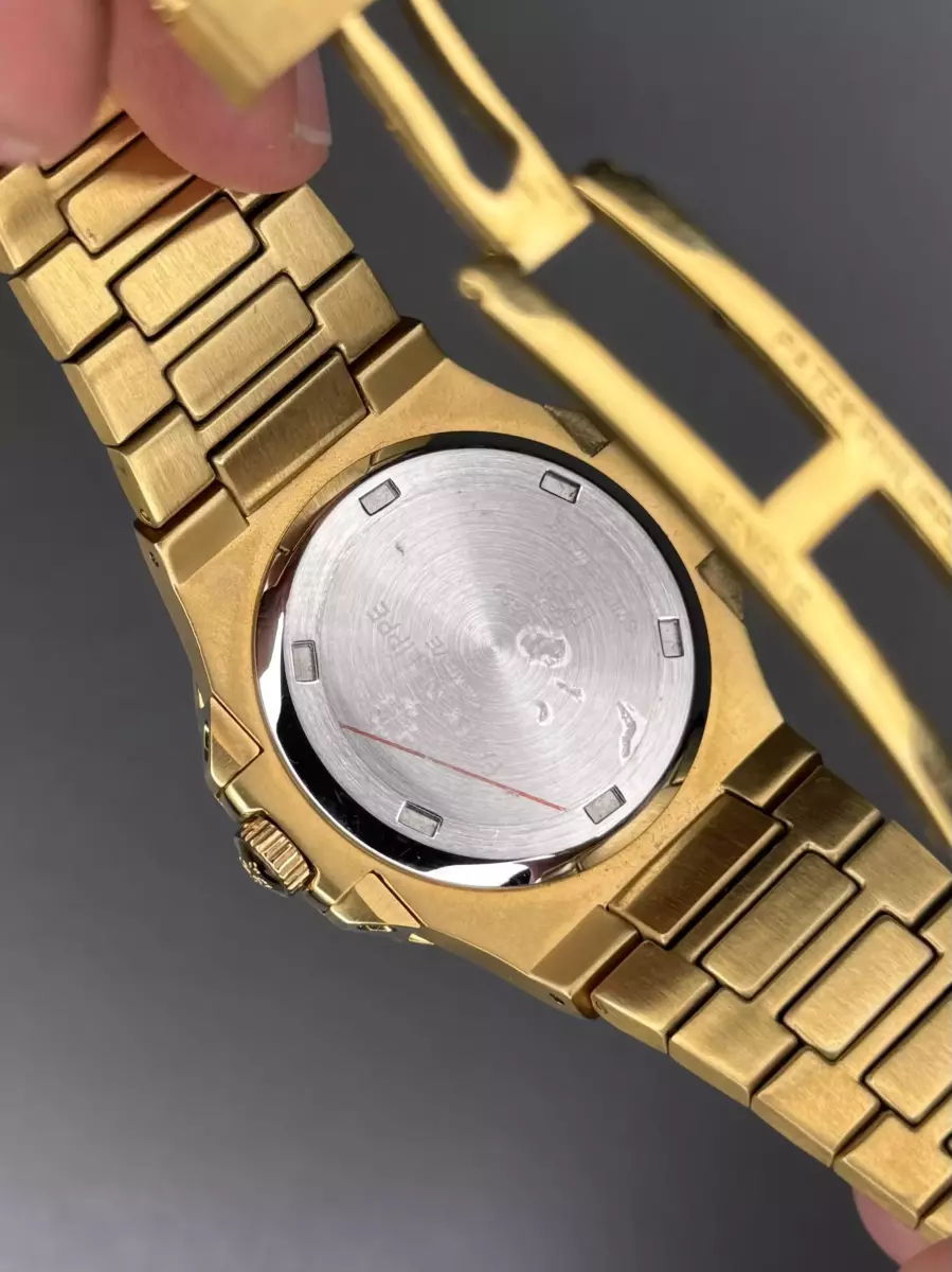 ساعت مچی پتک فیلیپ ناتیلوس صفحه سفید بند طلایی Patek  Philippe Nautilus