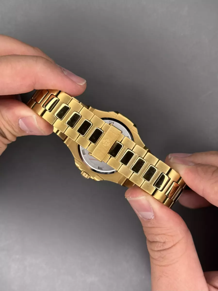 ساعت مچی پتک فیلیپ ناتیلوس صفحه سفید بند طلایی Patek  Philippe Nautilus