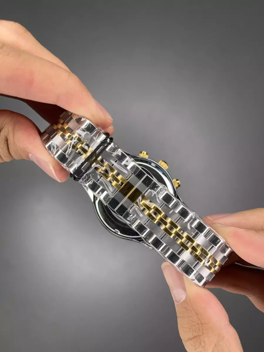 ساعت مچی سیتیزن کورنوگراف بند سیلورطلایی صفحه مشکی Citizen VIP