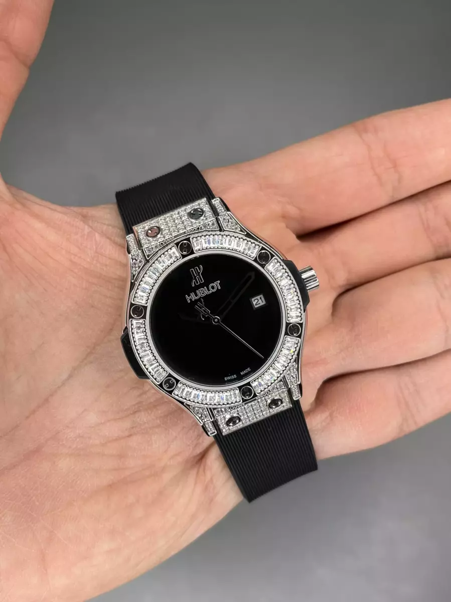 ساعت مچی اوبلو بند رابر صفحه مشکی قاب دور نگین Hublot Classic Fusion