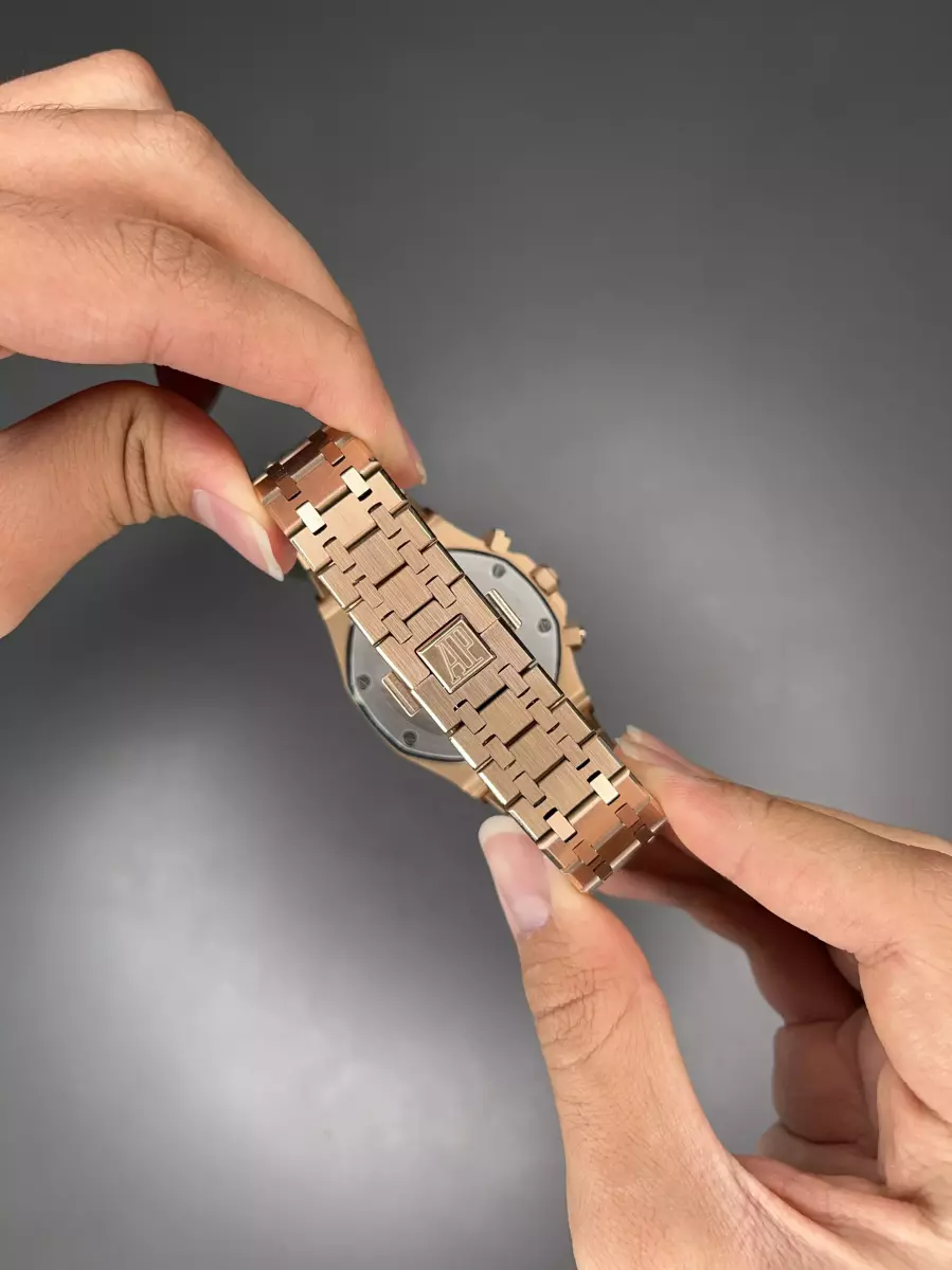 ساعت مچی اودمار پیگه کورنوگراف بند رزگلد صفحه طوسی Audemars Piguet