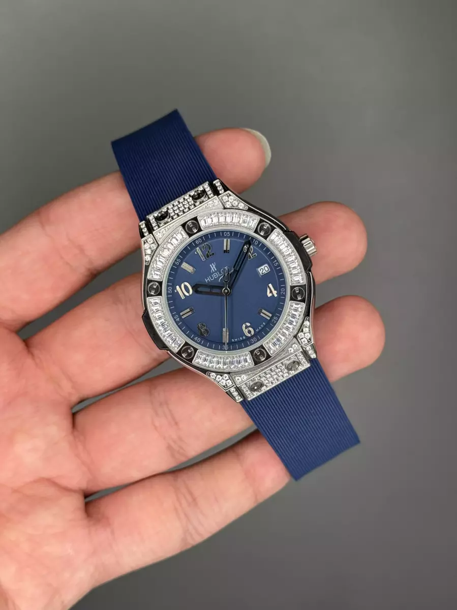 ساعت مچی اوبلو بند سرمه ای قاب سیلور فول نگین Hublot Classic Fusion