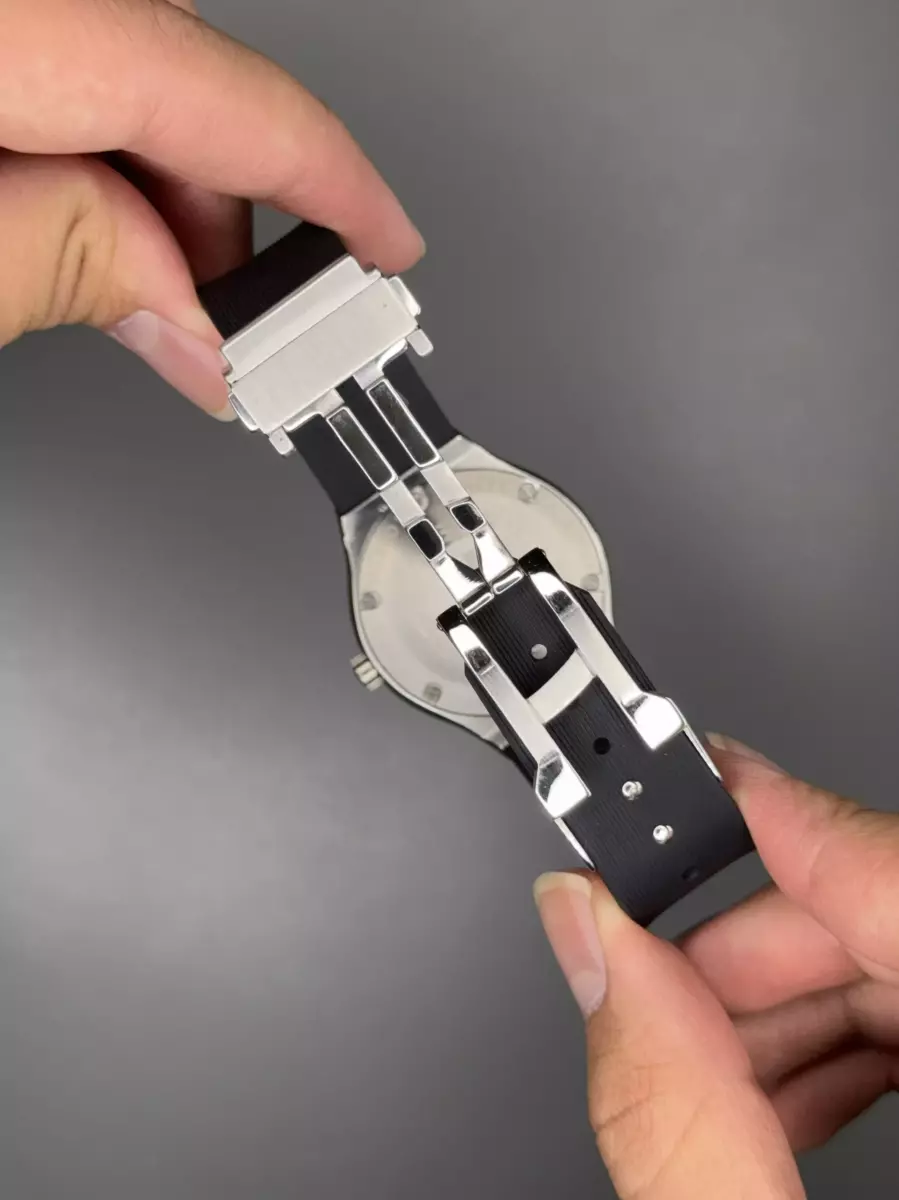 ساعت مچی اوبلو بند مشکی صفحه سفید فول نگین Hublot Classic Fusion