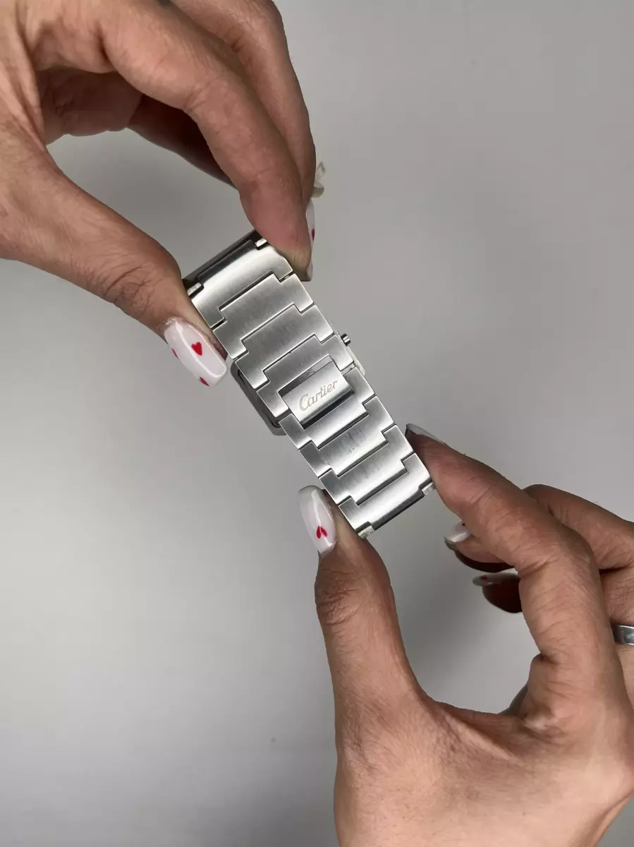ساعت مچی کارتیه بند سیلور قاب صفحه مشکی Cartier