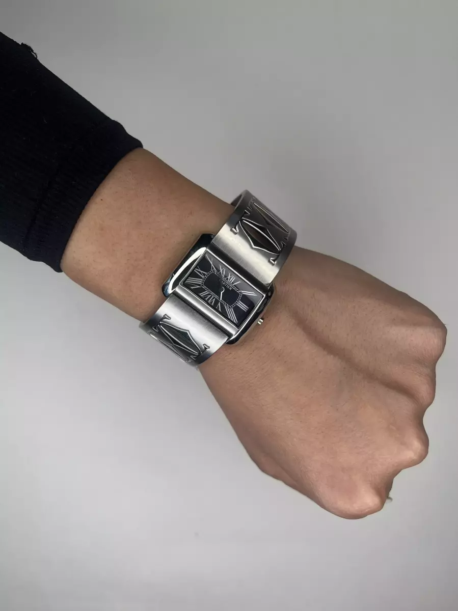 ساعت مچی کارتیه بند سیلور قاب صفحه مشکی Cartier