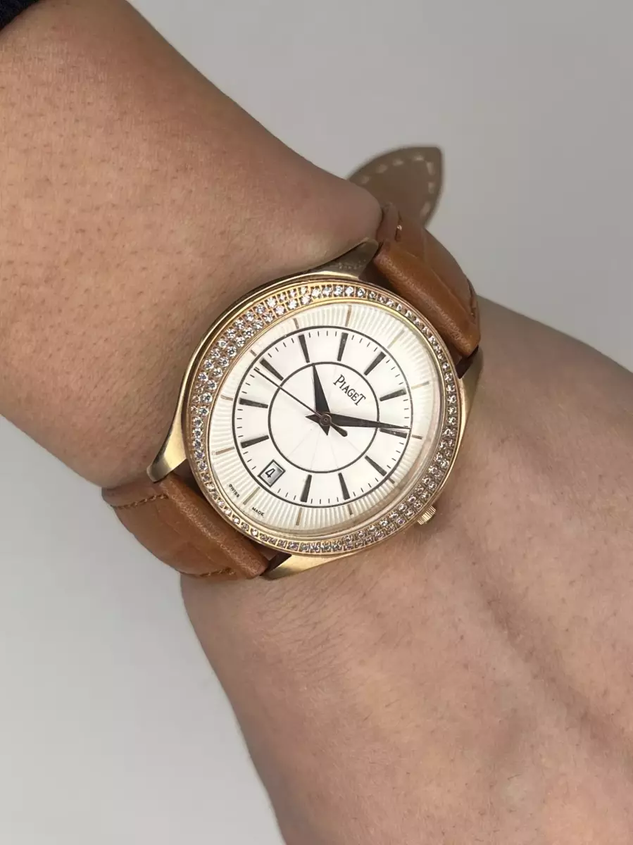 ساعت مچی پیاژه بند چرمی قهوه ای قاب نگین دار Piaget