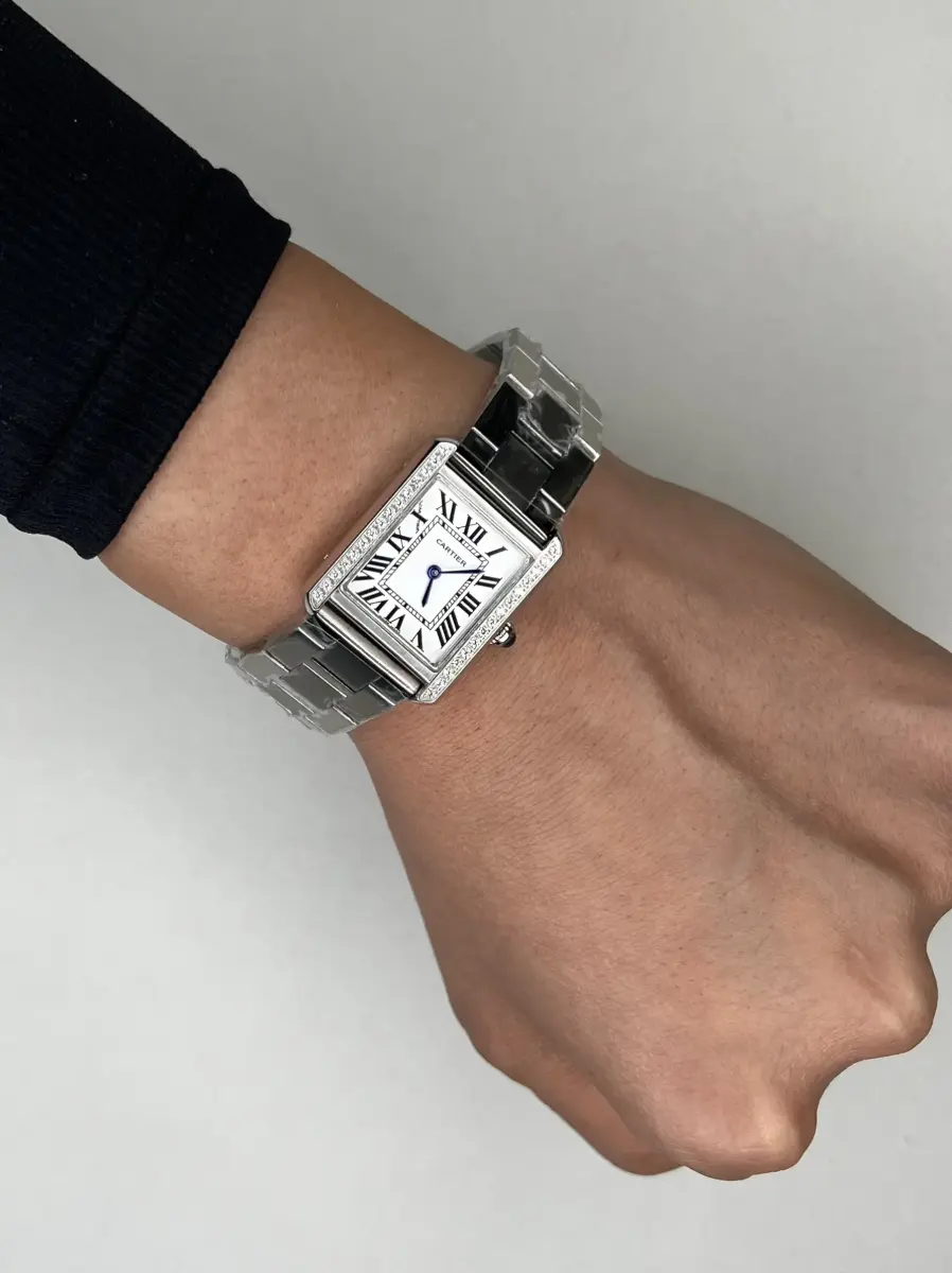 ساعت مچی کارتیه صفحه سفید دور نگین Cartier