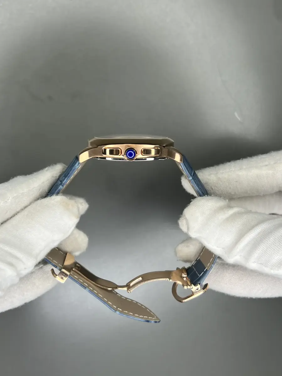 ساعت مچی کارتیه کورنوگراف قاب رزگلد صفحه آبی Cartier