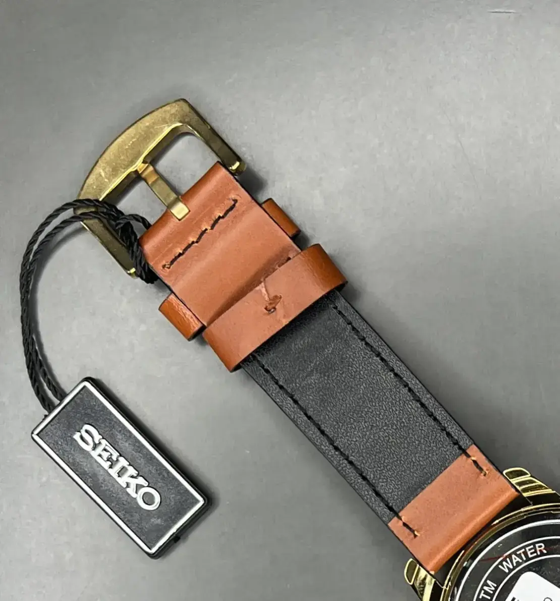 ساعت مچی سیکو فول دیت بند چرمی قهوه ای صفحه سفید Seiko