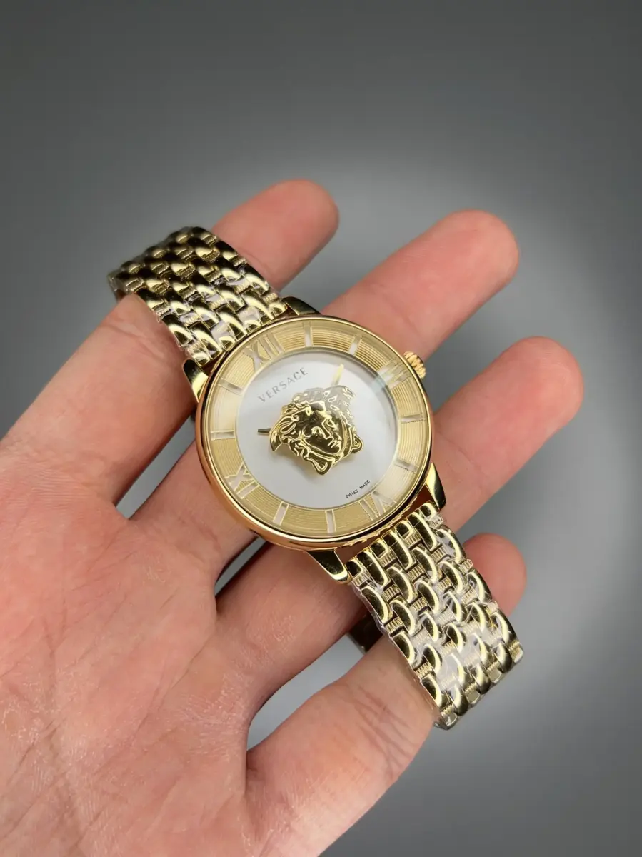 ساعت مچی ورساچه طرحدار بند طلایی صفحه سفید Versace