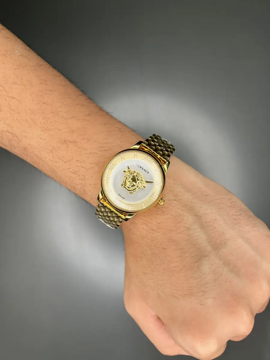 ساعت مچی ورساچه طرحدار بند طلایی صفحه سفید Versace