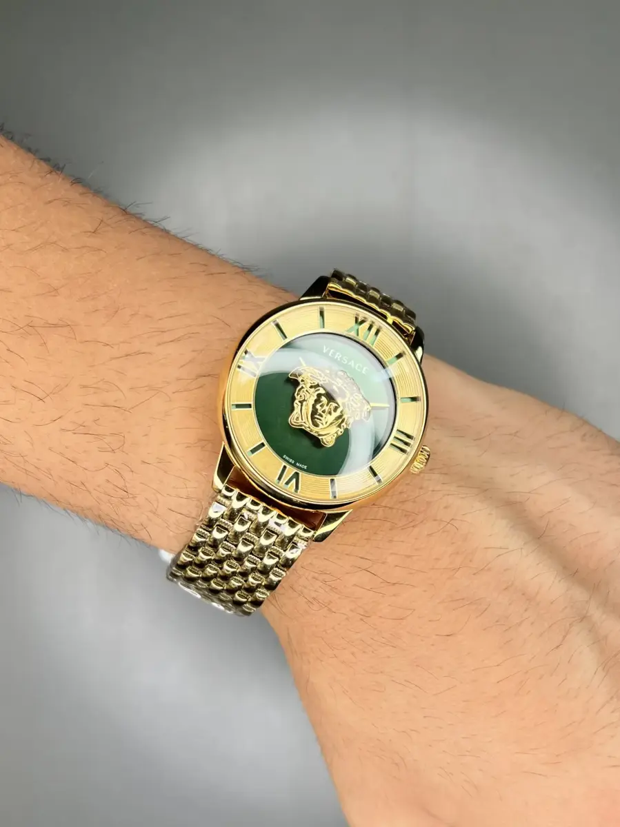 ساعت مچی ورساچه طرحدار بند طلایی صفحه سبز Versace