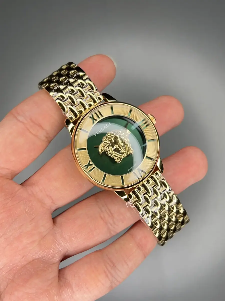 ساعت مچی ورساچه طرحدار بند طلایی صفحه سبز Versace
