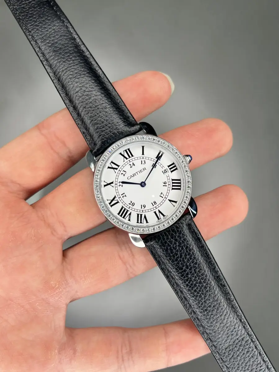 ساعت مچی کارتیه صفحه سفید قاب سیلور Cartier