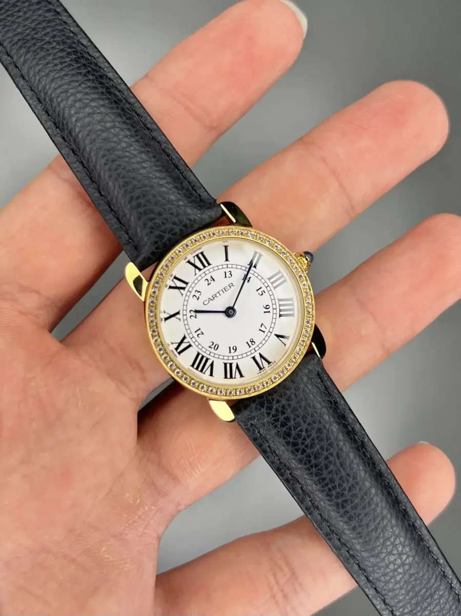 ساعت مچی کارتیه صفحه سفید قاب طلایی Cartier