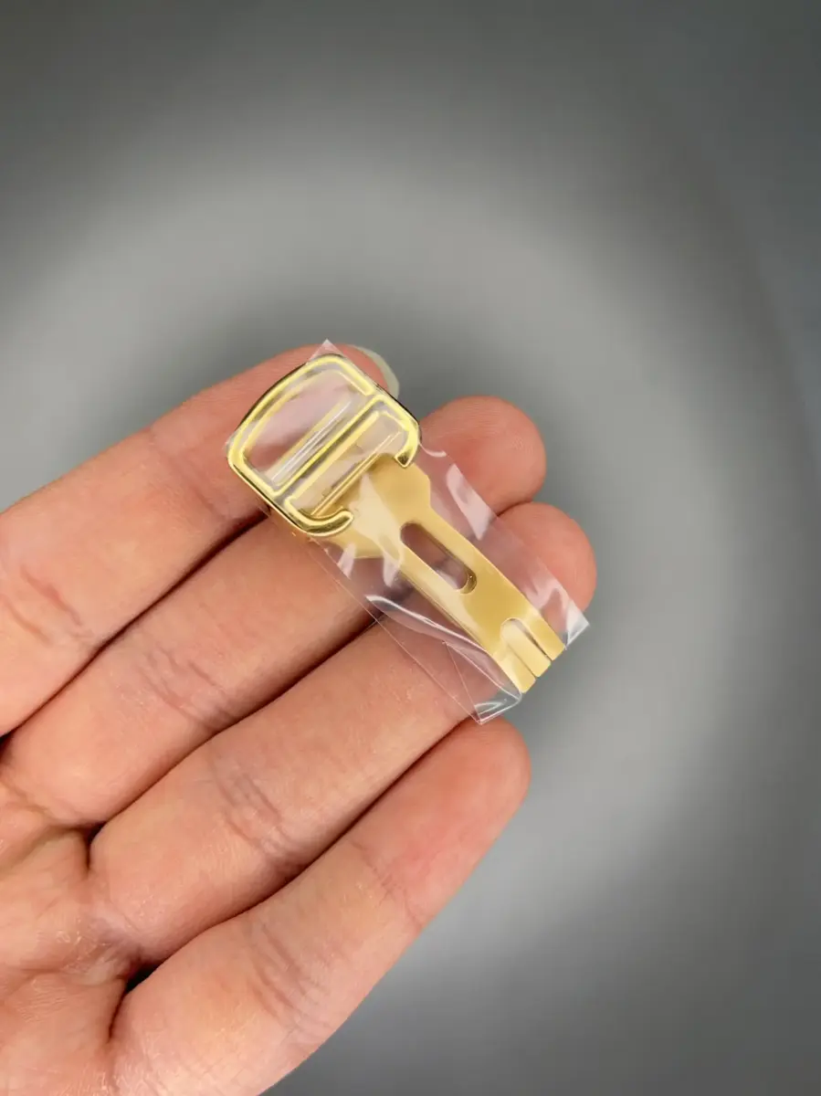 ساعت مچی کارتیه صفحه سفید قاب طلایی Cartier