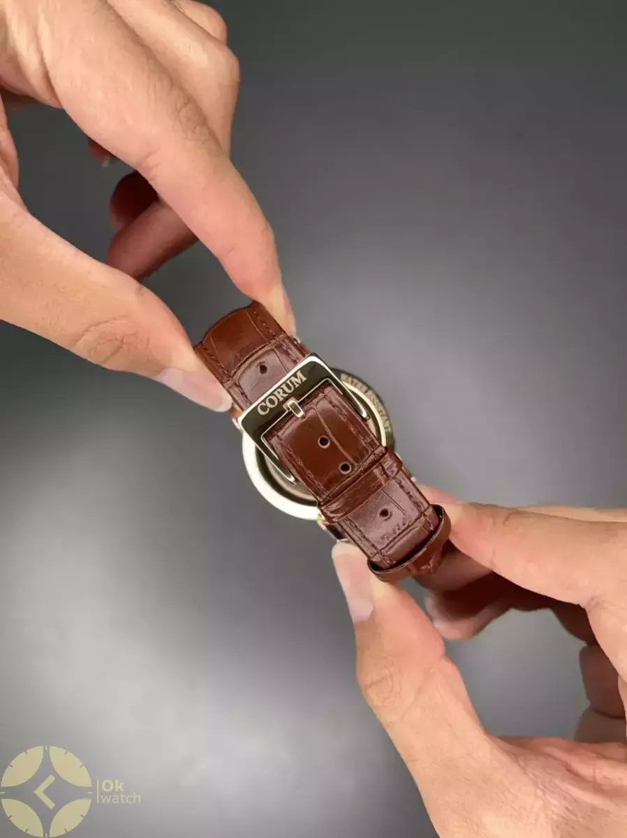 ساعت مچی کروم اتوماتیک صفحه اسکلتون بند چرمی قهوه ای Corum