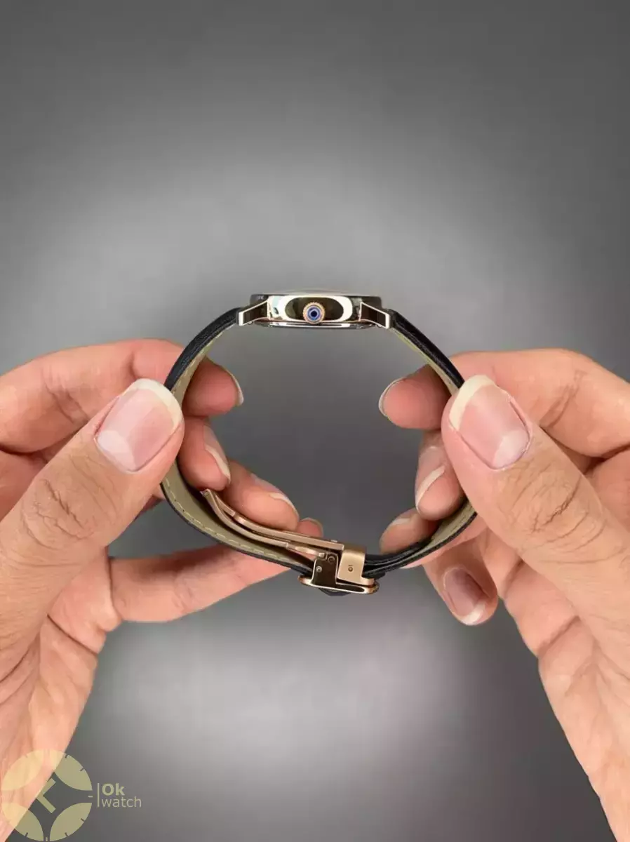ساعت مچی کارتیه صفحه سفید بند چرمی مشکی Cartier