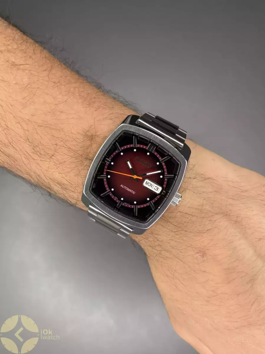 ساعت مچی سیکو دو تقویم بند سیلور صفحه قرمز Seiko