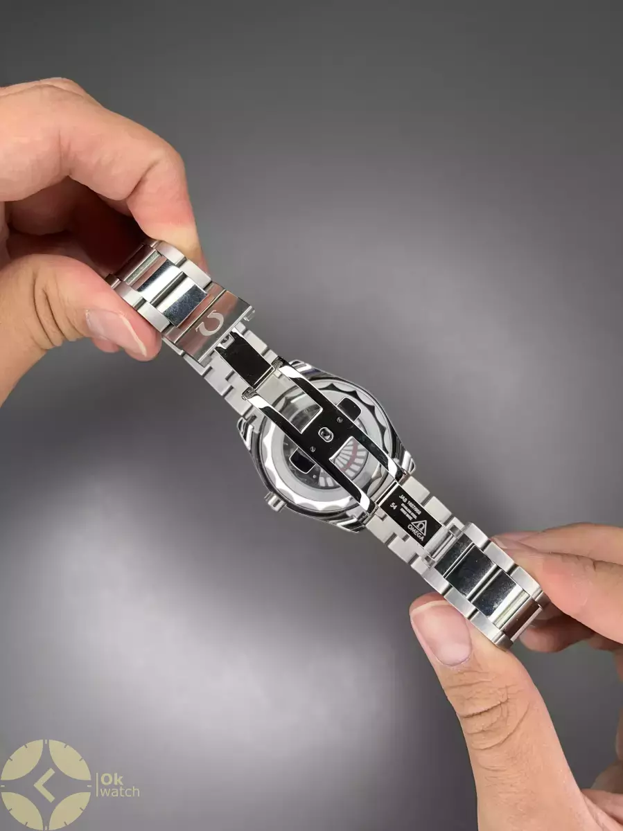 ساعت مچی امگا سیمستر بند سیلور صفحه سفید Omega Seamaster