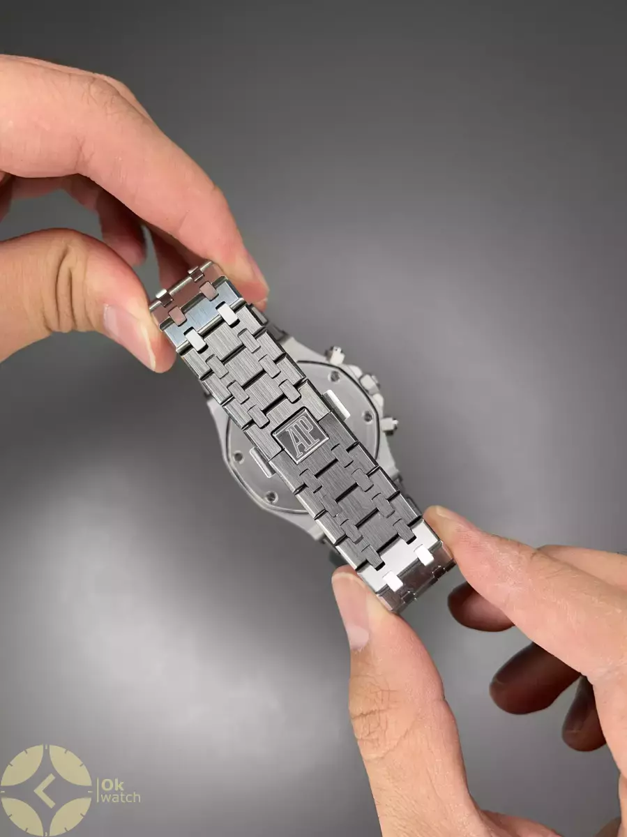 ساعت مچی اودمار پیگه کورنوگراف بند سیلور صفحه سرمه ای Audemars Piguet