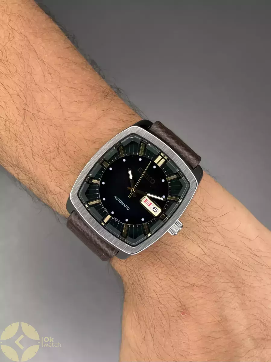 ساعت مچی سیکو دو تقویم بند چرمی صفحه سبز Seiko