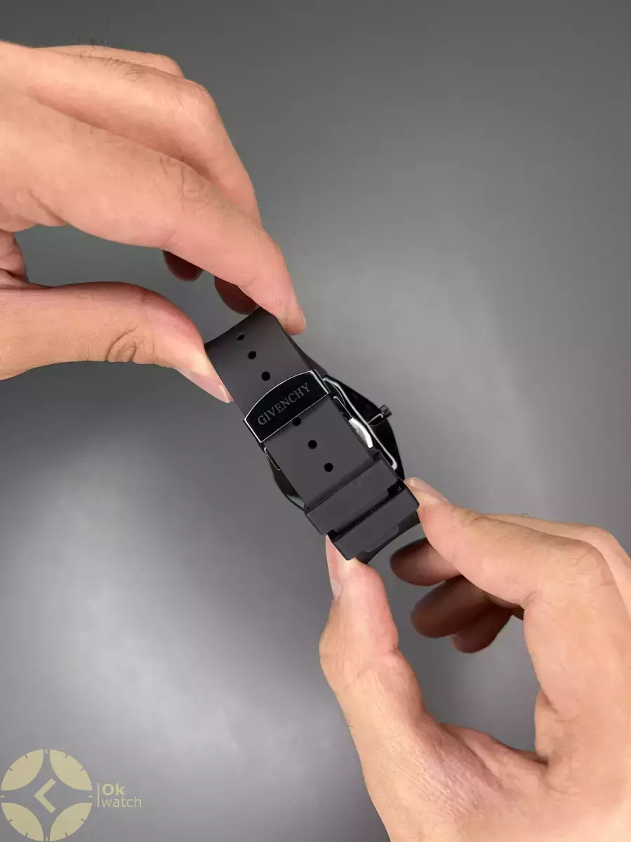 ساعت مچی جیوانچی بند رابر مشکی Givenchy