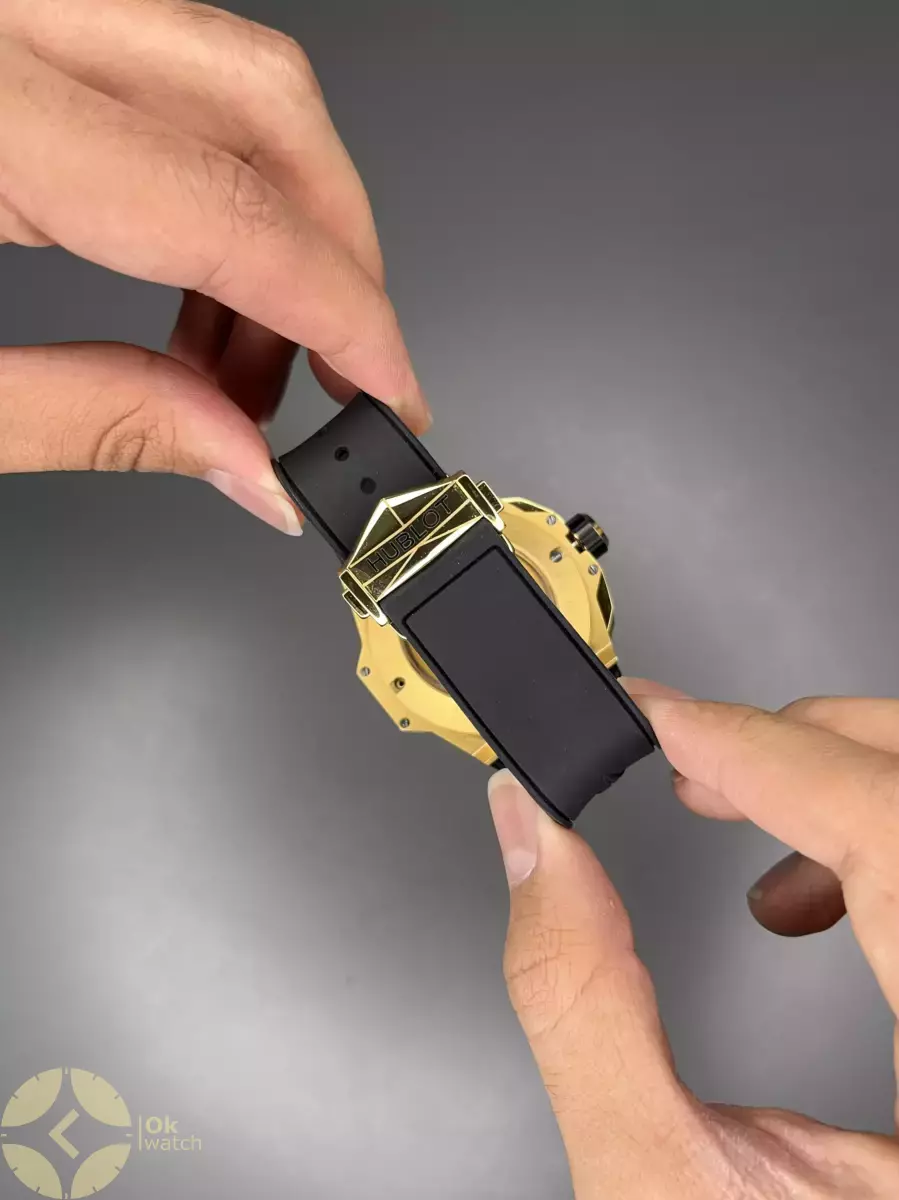 ساعت مچی اوبلو صفحه کهکشانی بند مشکی قاب طلایی Hublot Big Bang Unico Sang Bleu ii King Gold