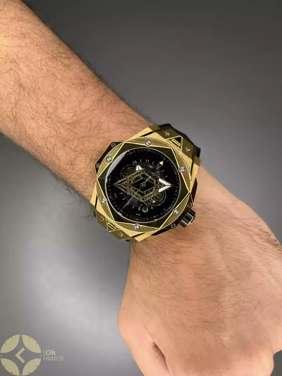 ساعت مچی اوبلو صفحه کهکشانی بند مشکی قاب طلایی Hublot Big Bang Unico Sang Bleu ii King Gold