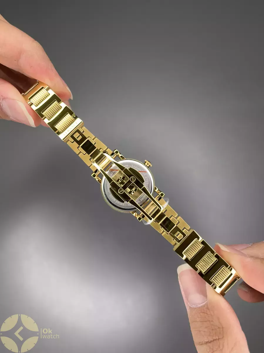ساعت مچی ورساچه دورحکاکی بند طلایی صفحه طلایی Versace