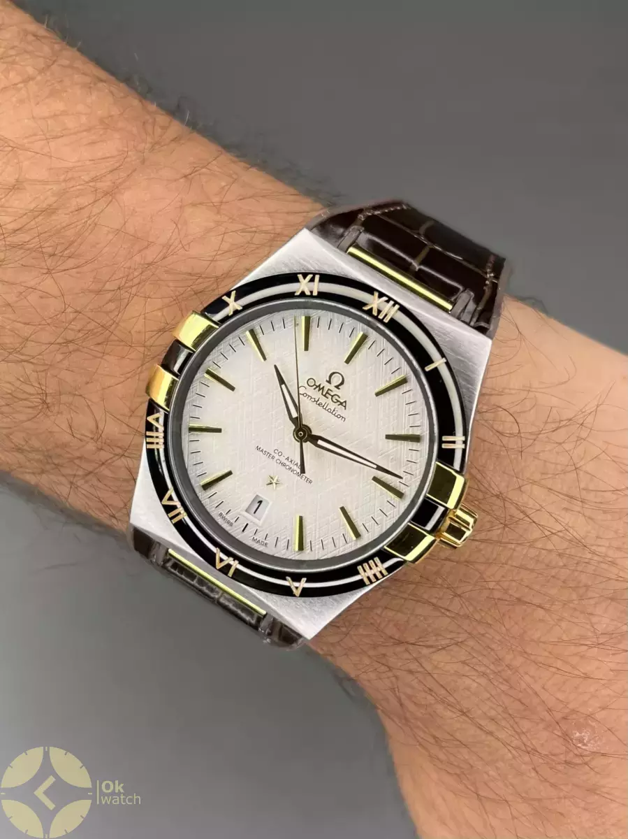 ساعت مچی امگا کانستلیشن بند قهوه ای صفحه سفید Omega Constellation
