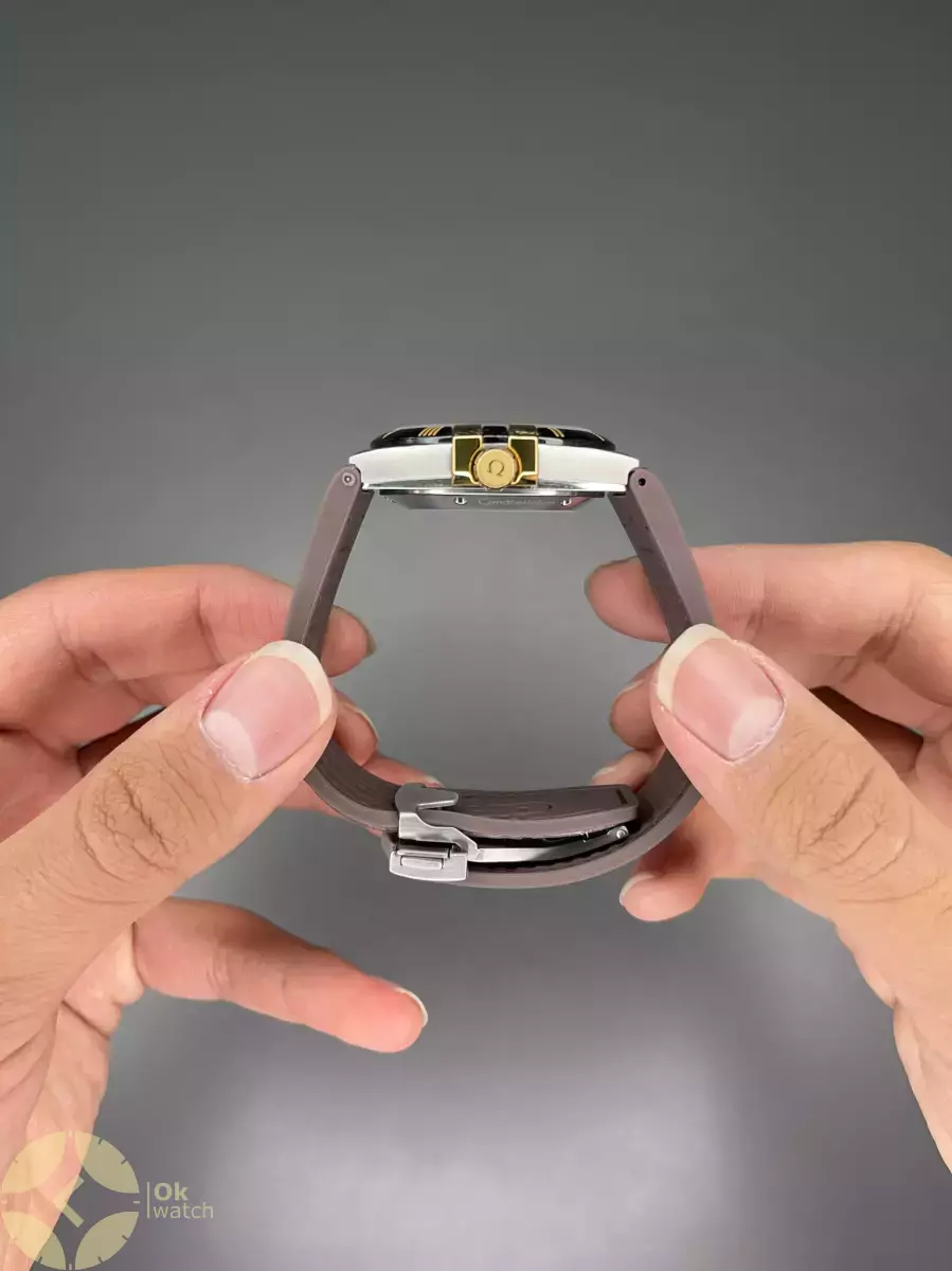 ساعت مچی امگا کانستلیشن بند قهوه ای صفحه سفید Omega Constellation
